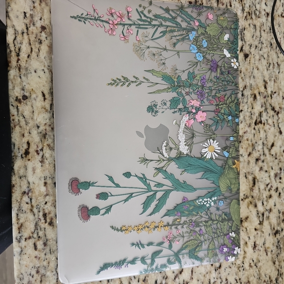 Macbook Pro very lightly used - Picture 4 of 4